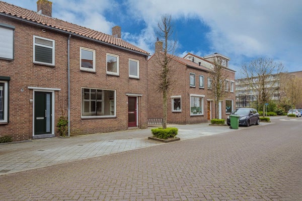 Huis Troelstrastraat 70 in Hardinxveld-Giessendam