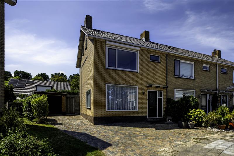 Hoekwoning te koop: Schoolstraat 6, Oosthuizen