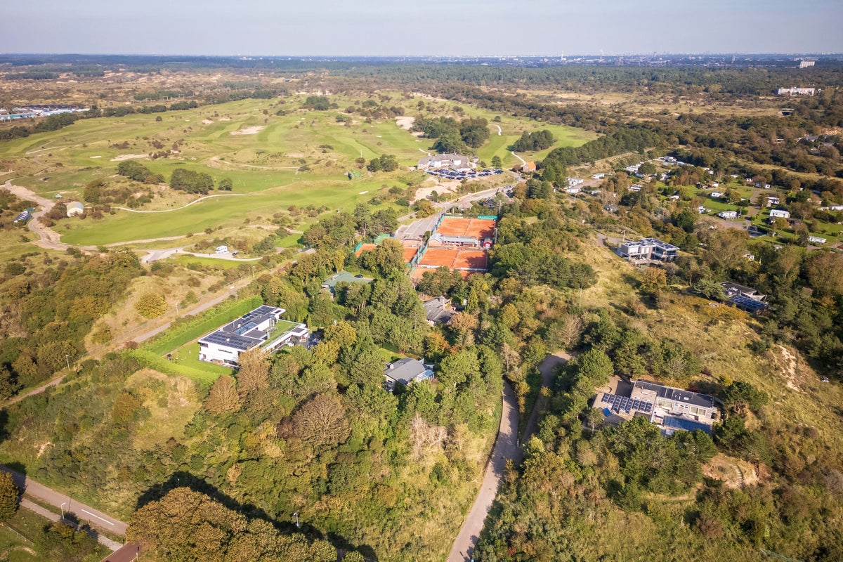 Woonhuis aan de Herman Heijermansweg in Zandvoort (2042 XS)