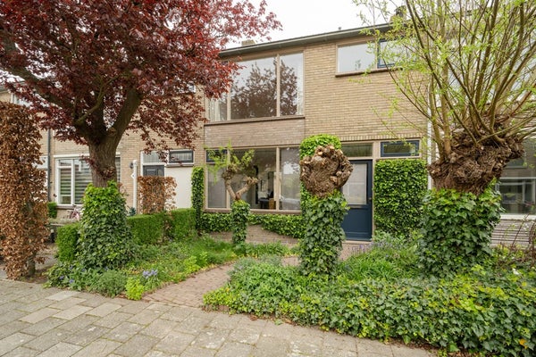 Huis Prins Bernhardstraat 8 in Schoonrewoerd