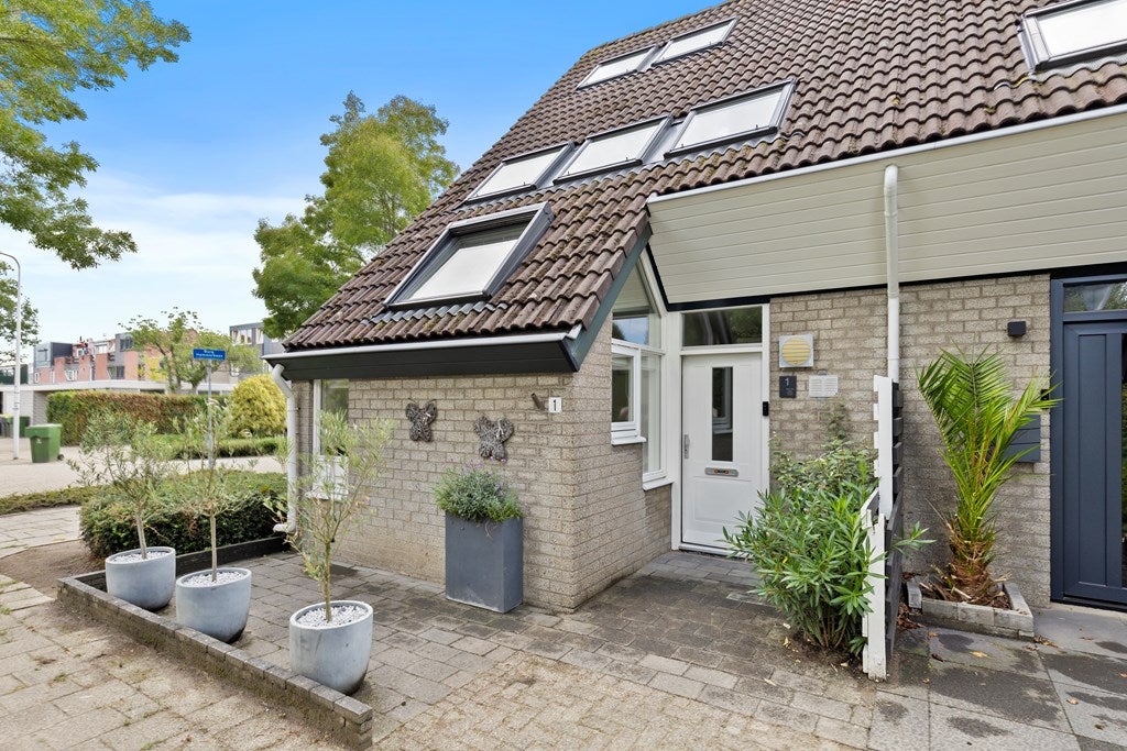 Huis Lange Hille 1 in Oud-Beijerland