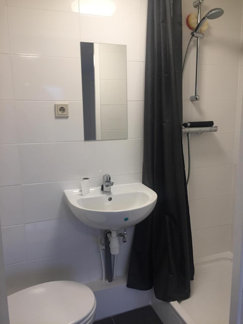Tussenwoning te huur: Bredaseweg 62-4, Tilburg