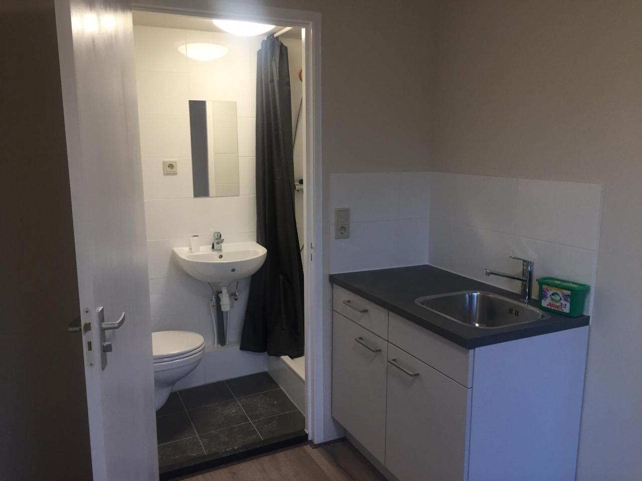 Tussenwoning te huur: Bredaseweg 62-4, Tilburg