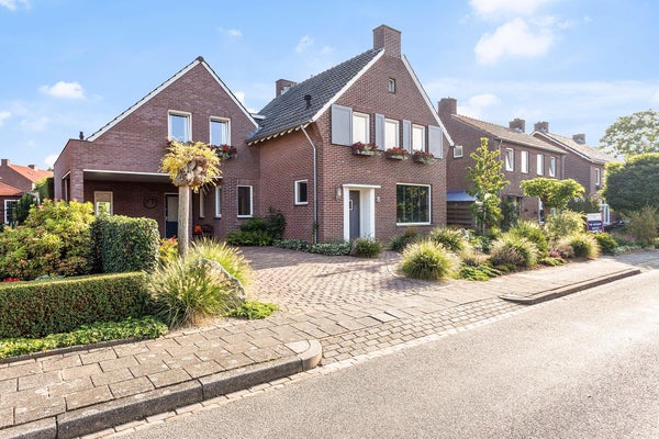 borduurwerk ui Voortdurende Huis te koop Koninginnelaan 8 in Kessel voor € 574.500