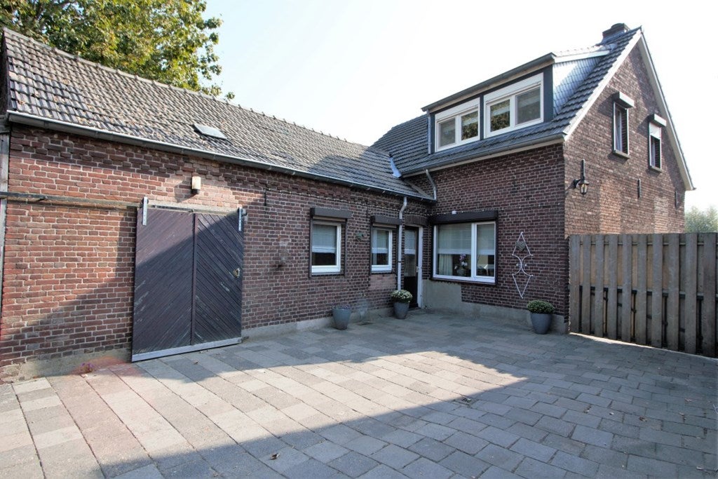 Vrijstaande woning te koop: Stationsstraat 150, Hegelsom