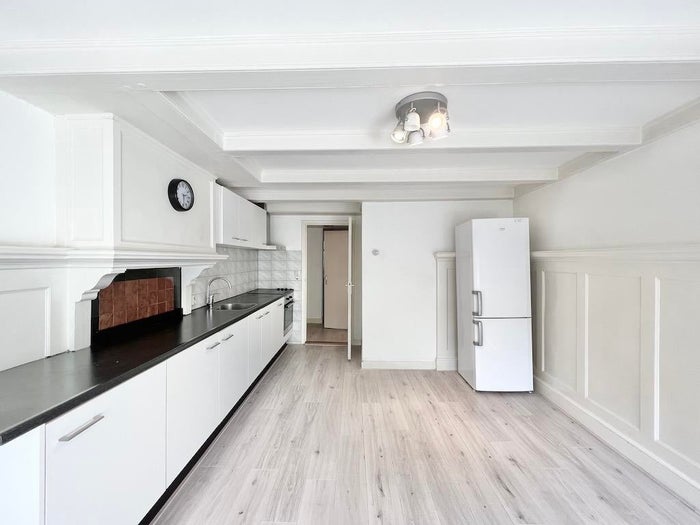 Te huur: Appartement Oudezijds Voorburgwal in Amsterdam