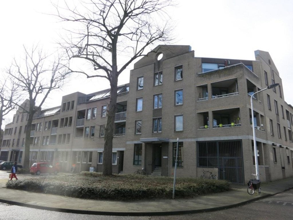 Flat Volksplein 83 C