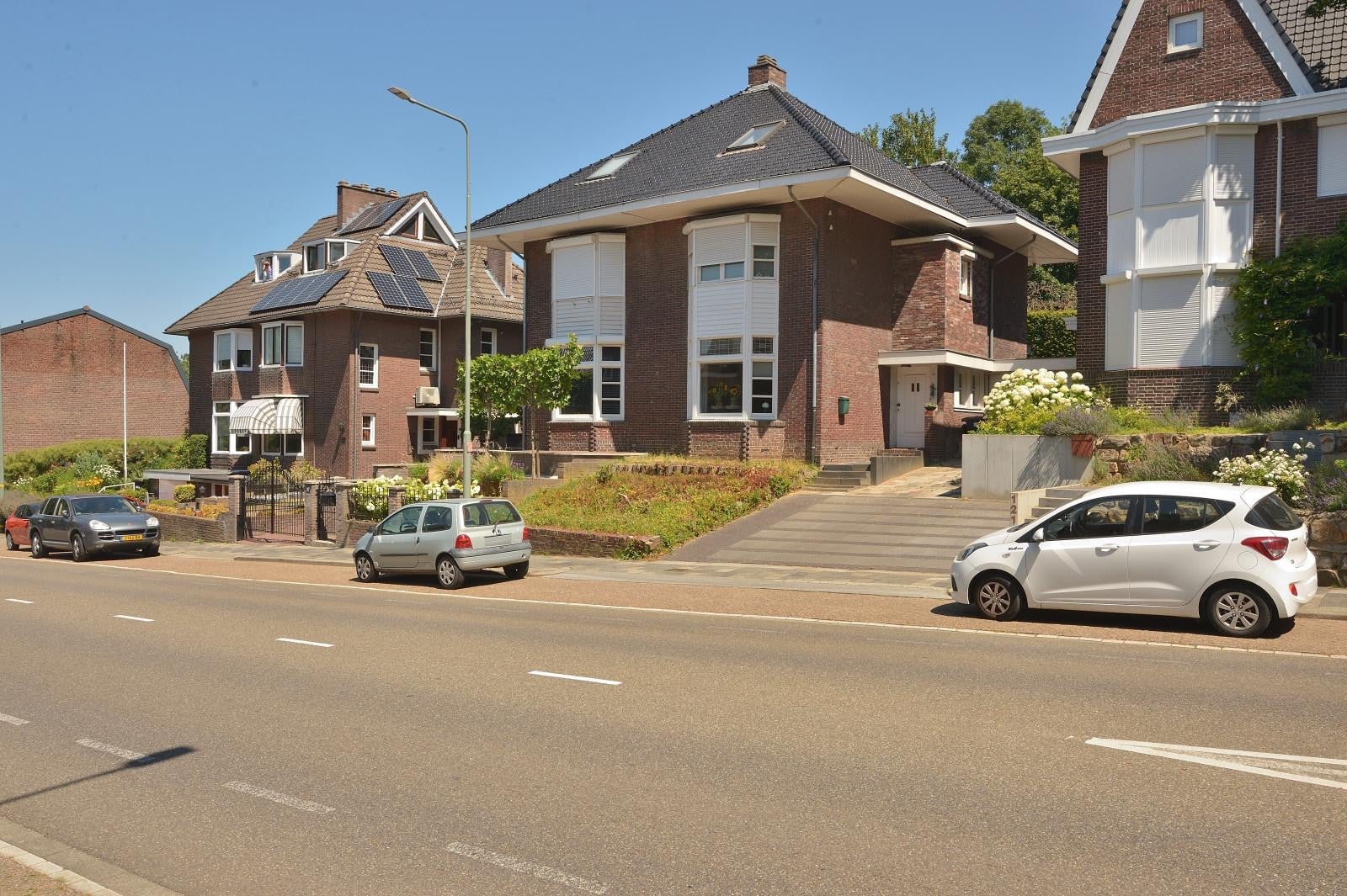 Twee-onder-één-kap te koop: Veldhofstraat 119, Eygelshoven