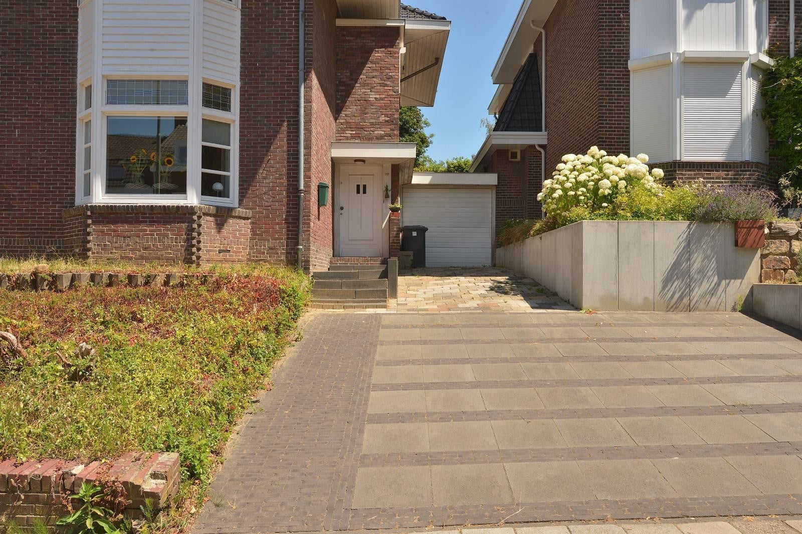 Twee-onder-één-kap te koop: Veldhofstraat 119, Eygelshoven