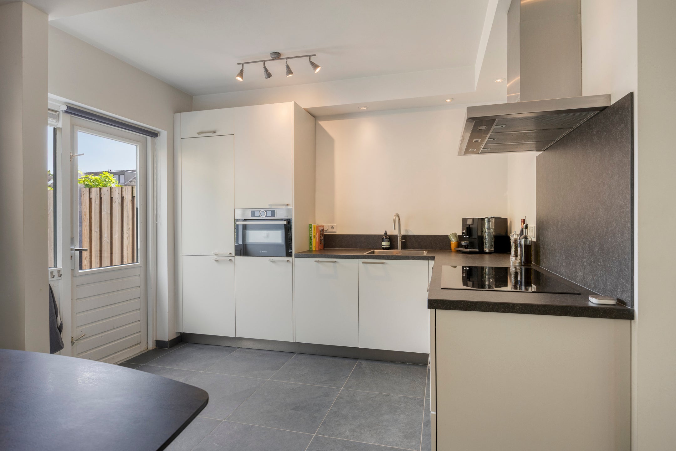 Tussenwoning te koop: Bisschop Bekkerslaan 50, Eindhoven