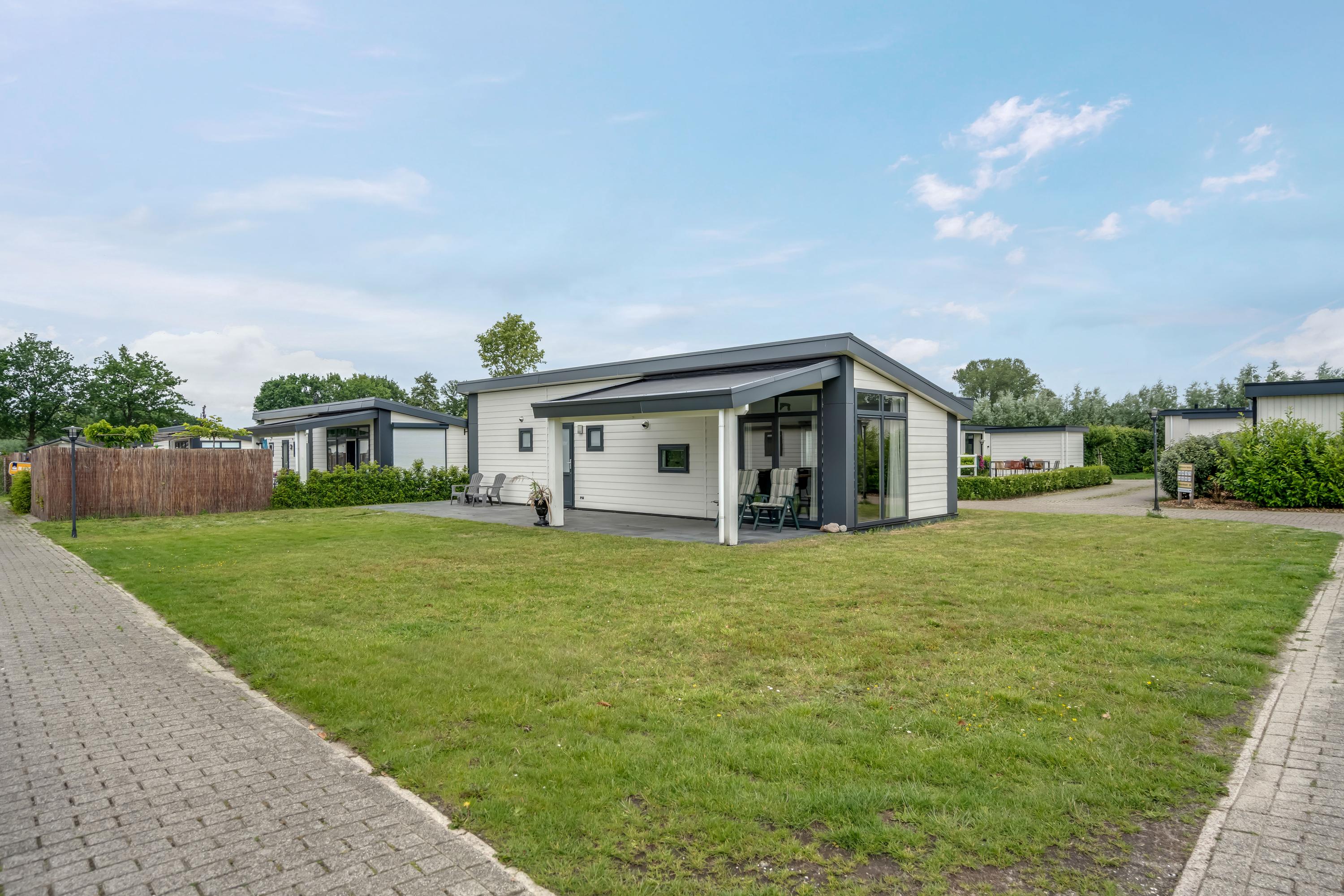 Huis Heetveld 1 r 51 in Sint Jansklooster