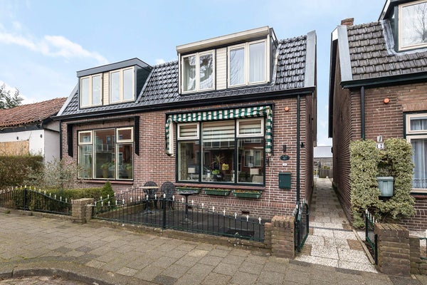 Huis te koop Dorpstraat 10 in Nieuw-Vennep voor € 350.000 k.k.