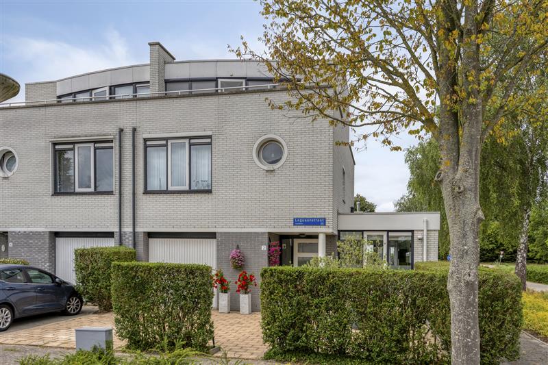 Hoekwoning te koop: Leguaanstraat 2, Almere