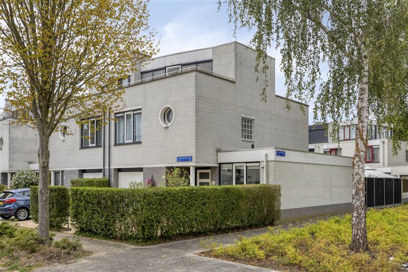 Hoekwoning te koop: Leguaanstraat 2, Almere