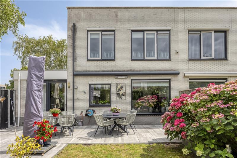 Hoekwoning te koop: Leguaanstraat 2, Almere