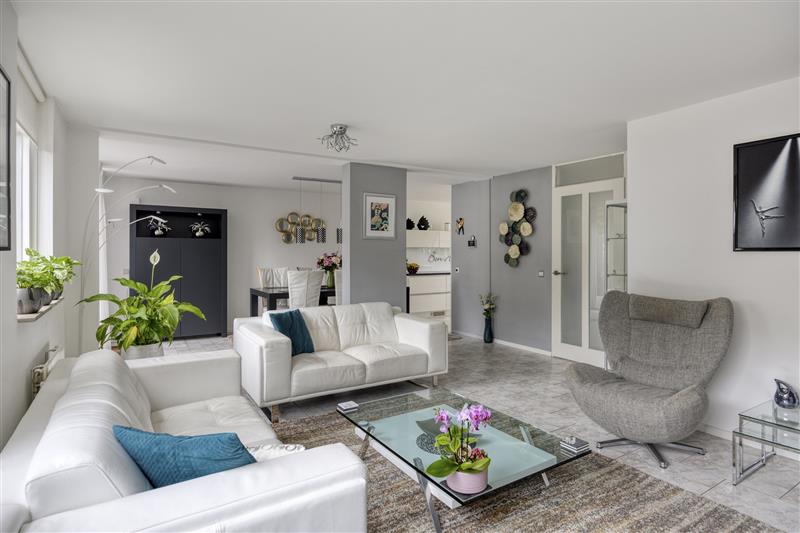 Hoekwoning te koop: Leguaanstraat 2, Almere