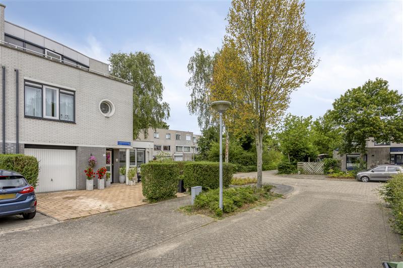 Hoekwoning te koop: Leguaanstraat 2, Almere