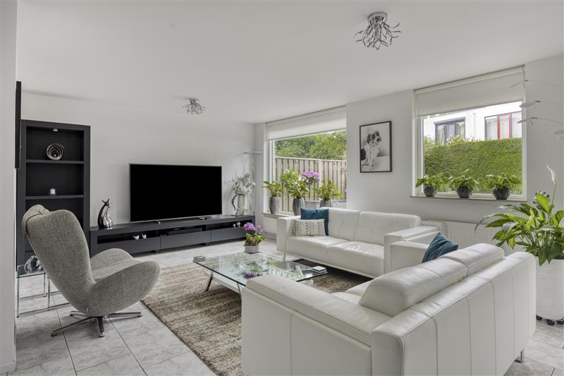 Hoekwoning te koop: Leguaanstraat 2, Almere