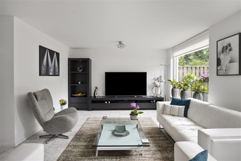 Hoekwoning te koop: Leguaanstraat 2, Almere
