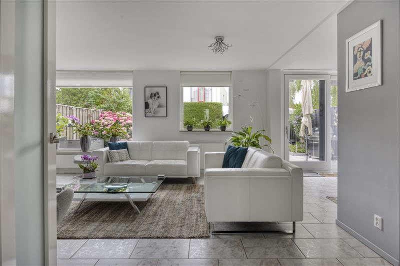 Hoekwoning te koop: Leguaanstraat 2, Almere