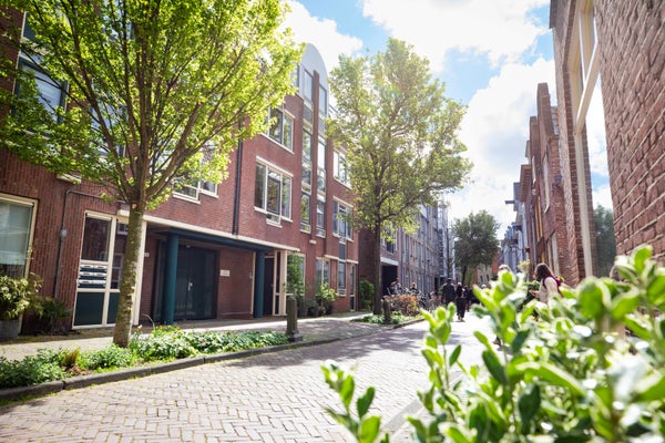 Flat Lange Margarethastraat 21
