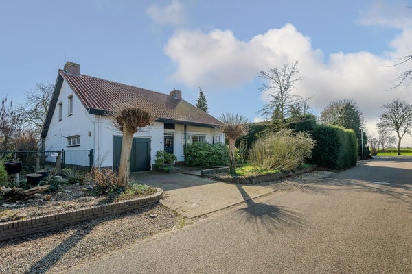 Huis Graaf de Hompeschstraat 2 in Ohé en Laak