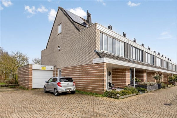 Huis Robert Stolzhof 203 in Hoorn
