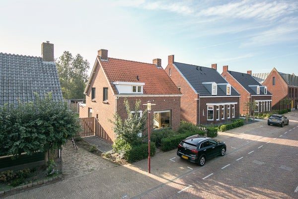 Huis te koop Dorpsstraat 9 in Halsteren voor € 399.000 k.k.