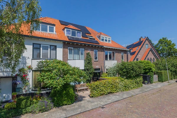 Huis J.C. van Oostzanenlaan 17 in Heemstede