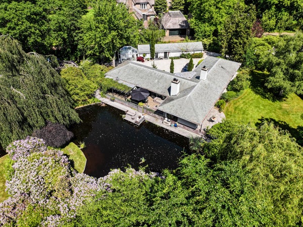 Huis Achttienhontpad 4 in Warmond