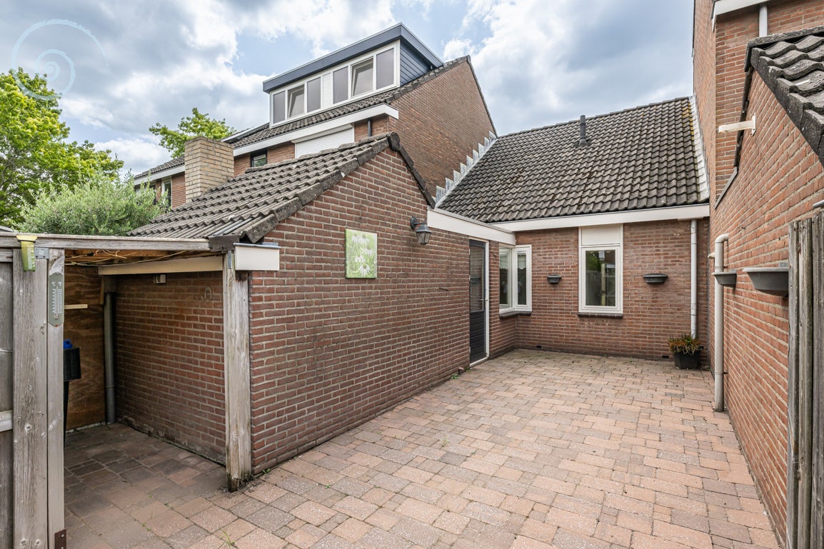 Tussenwoning te koop: Marshof 33, Oude-Tonge