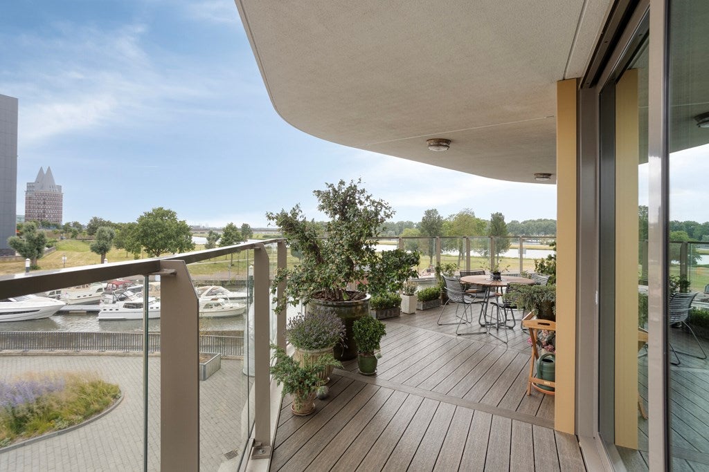 Appartement te koop: Maashaven 706, Roermond