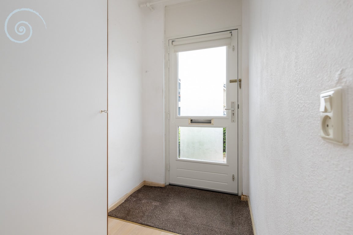 Tussenwoning te koop: Pimpelmees 26, Sommelsdijk