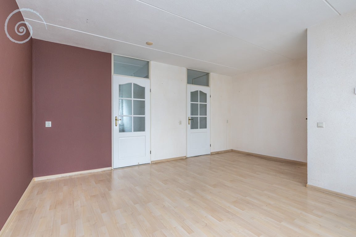 Tussenwoning te koop: Pimpelmees 26, Sommelsdijk