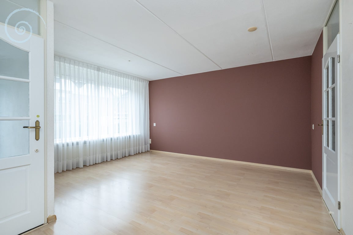 Tussenwoning te koop: Pimpelmees 26, Sommelsdijk