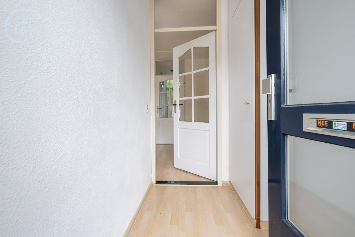 Tussenwoning te koop: Pimpelmees 26, Sommelsdijk