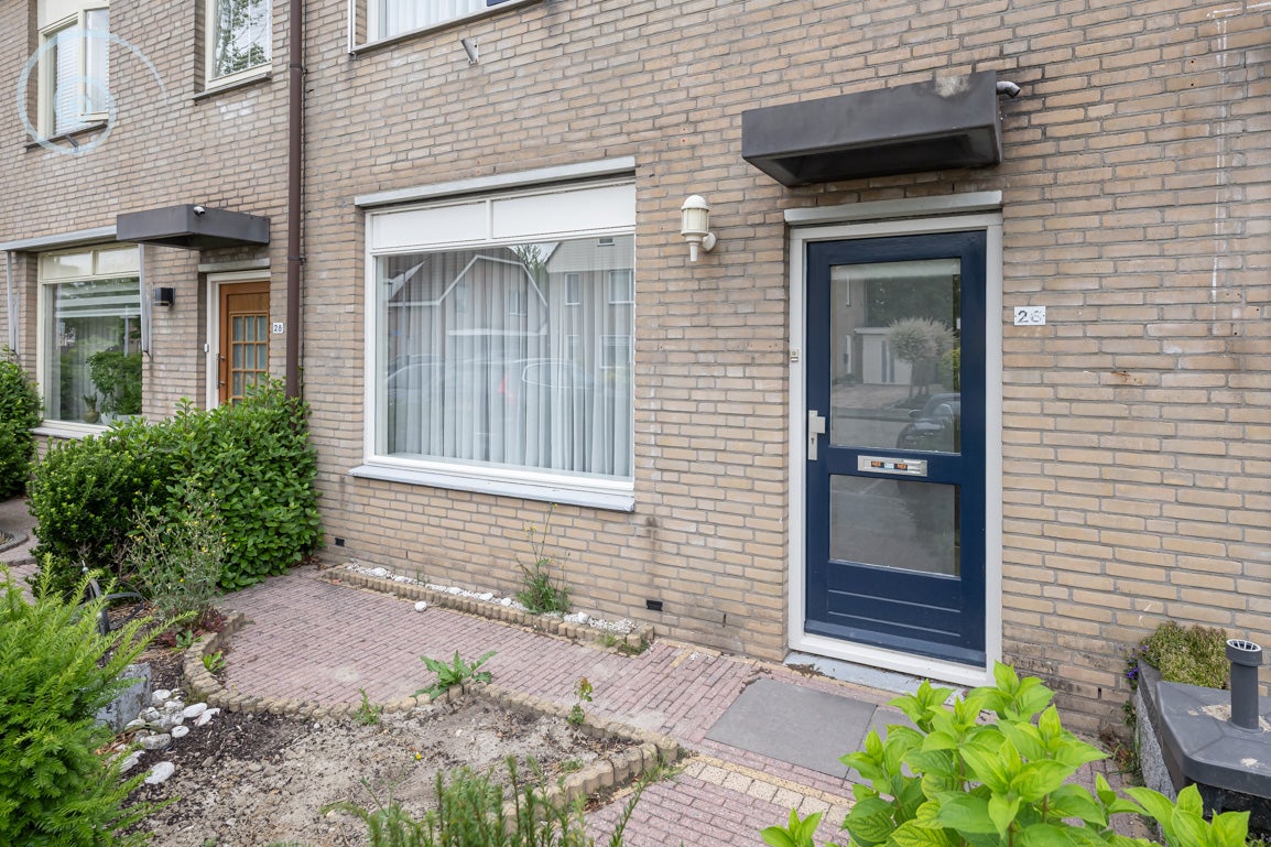 Tussenwoning te koop: Pimpelmees 26, Sommelsdijk