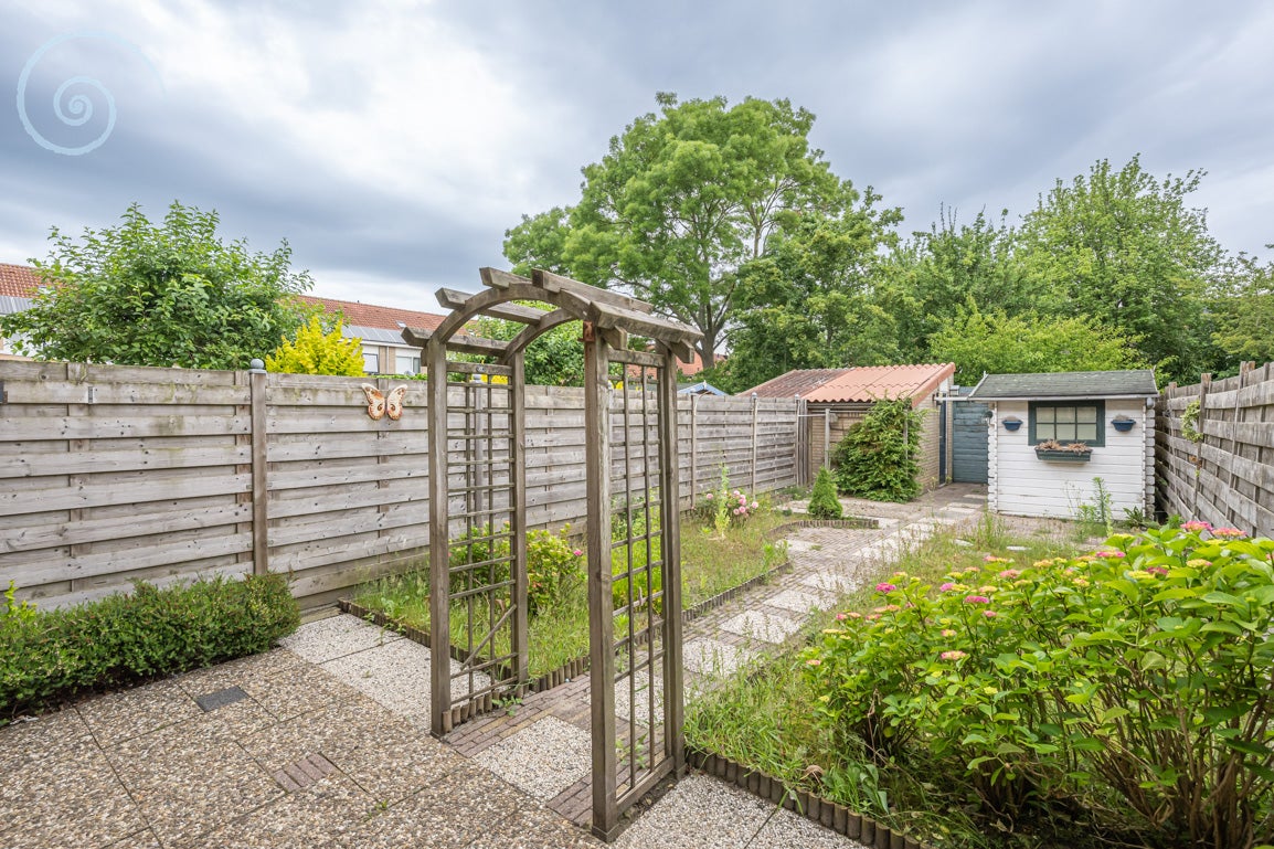 Tussenwoning te koop: Pimpelmees 26, Sommelsdijk
