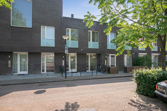 Lesbosstraat 12