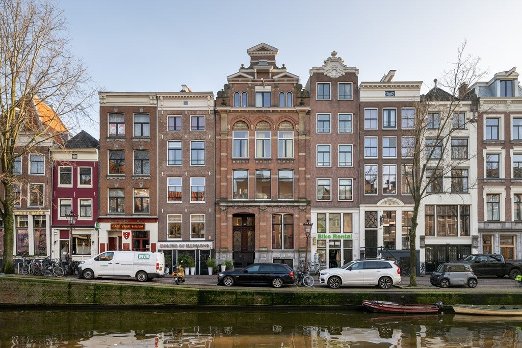 Appartement Oudezijds Voorburgwal 145 A in Amsterdam