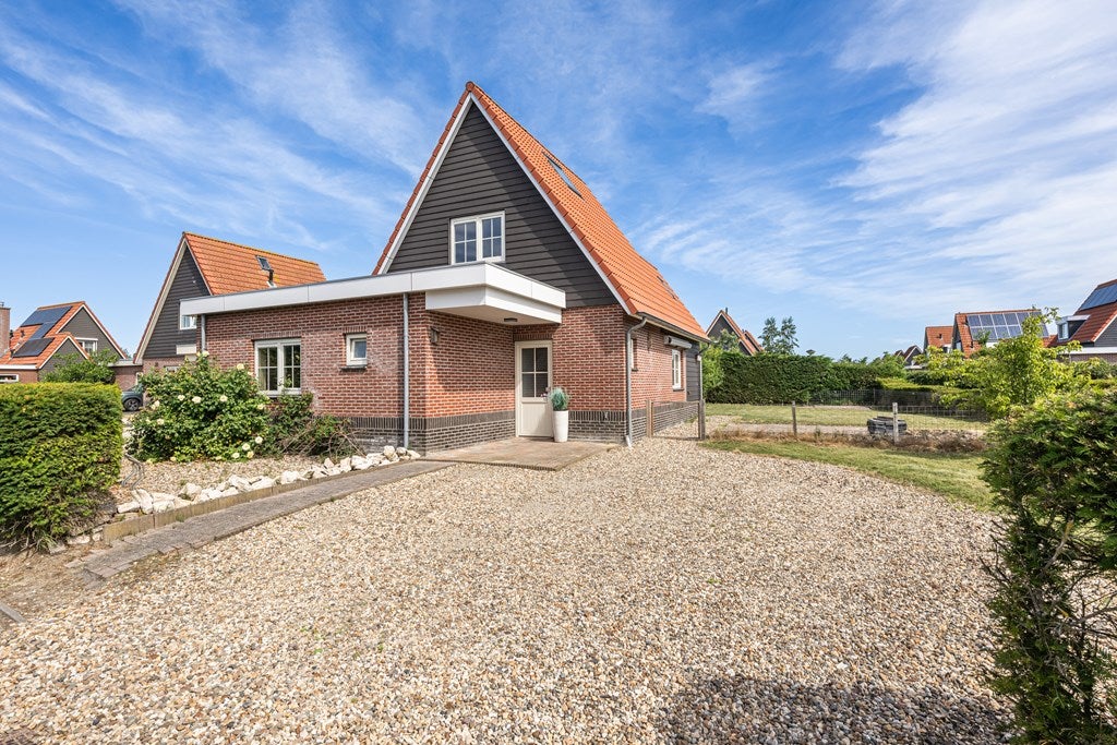 Huis Zuiddijk 61 a 132 in Oude-Tonge