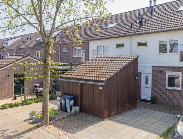 House Jacqueline van der Waalsheem 37 in Hillegom