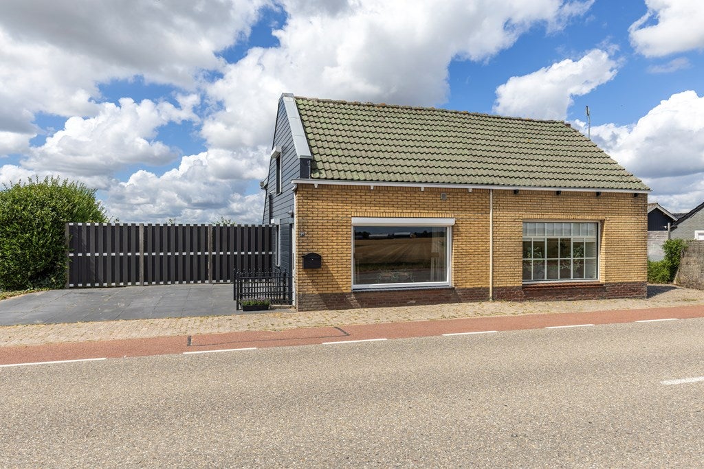 Huis Stougjesdijk 77 in Westmaas