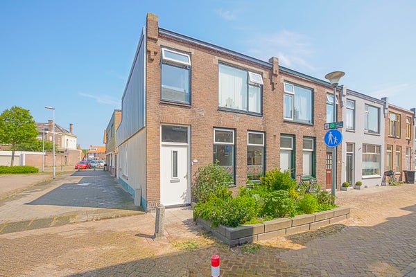 Huis te koop Emmastraat 1 in Den Helder voor € 140.000
