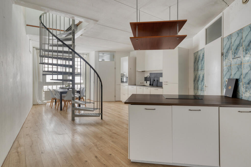 Tussenwoning te koop: Duke Ellingtonstraat 4, Almere