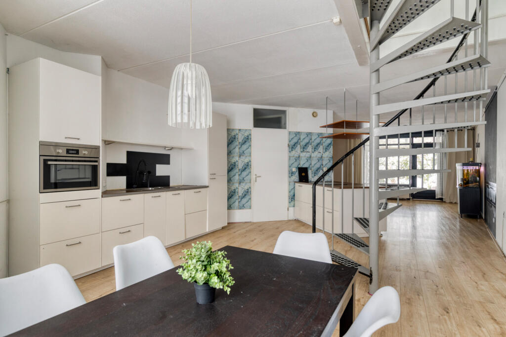 Tussenwoning te koop: Duke Ellingtonstraat 4, Almere