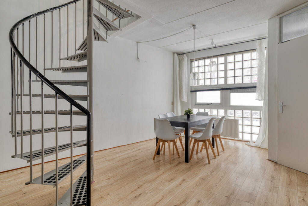 Tussenwoning te koop: Duke Ellingtonstraat 4, Almere
