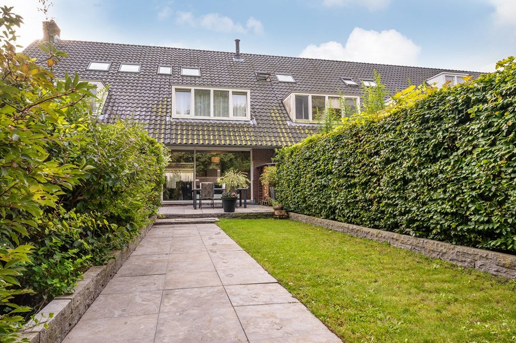 Tussenwoning te koop: Sprietzeil 32, Almere