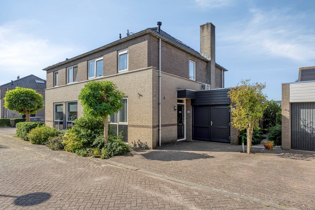 Huis Luxemburgsezoom 11 in Nieuwerkerk aan den IJssel