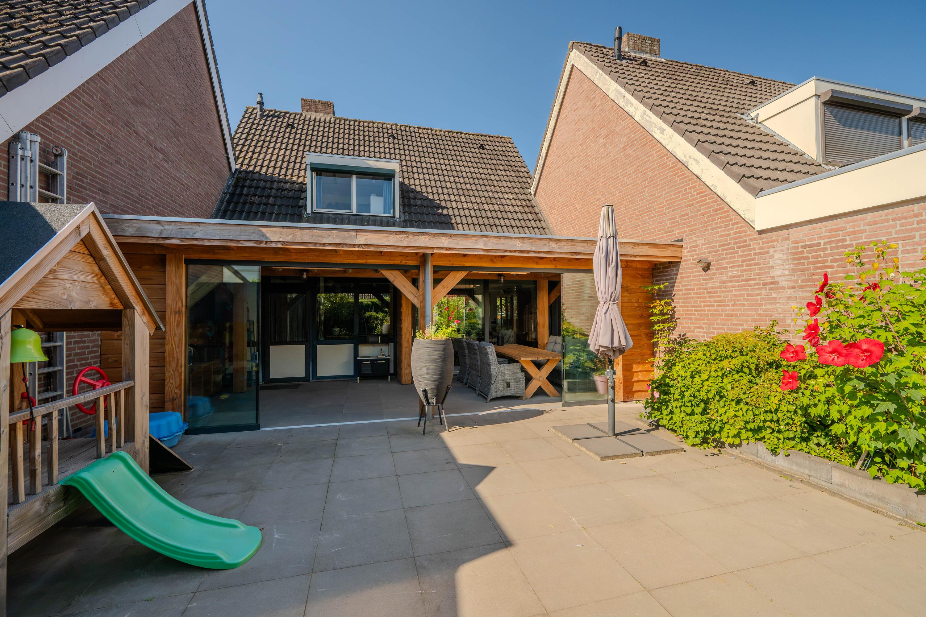 Tussenwoning te koop: Prins Bernhardlaan 25, Belfeld